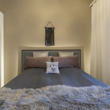 Vasko Luxurious Suites, Livo *